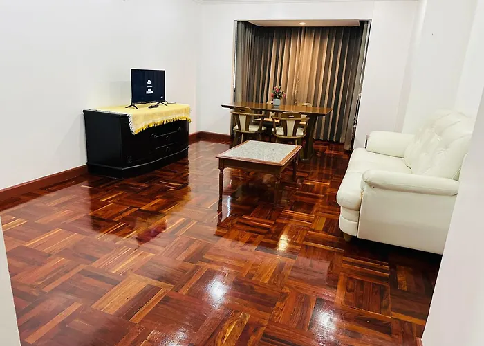 Affordable Serviced Nana - Omni Tower Sukhumvit Location Apartment