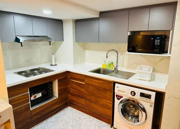 Affordable Serviced Nana - Omni Tower Sukhumvit Location Apartment *