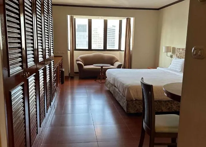 Affordable Serviced Nana - Omni Tower Sukhumvit Location Apartment