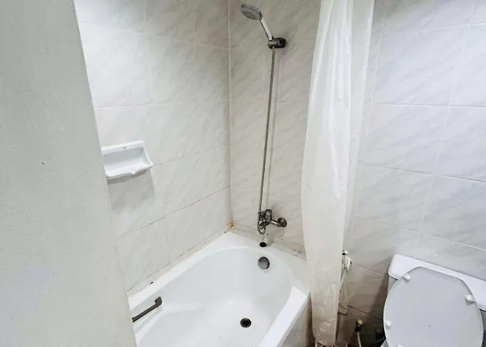 Affordable Serviced Nana - Omni Tower Sukhumvit Location Apartment *